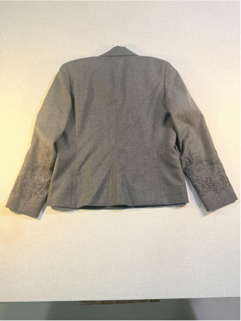Pendleton Women’s Size 10 100% Wool Embroidered Blazer Gray Size 10 - Medium - Picture 13 of 14